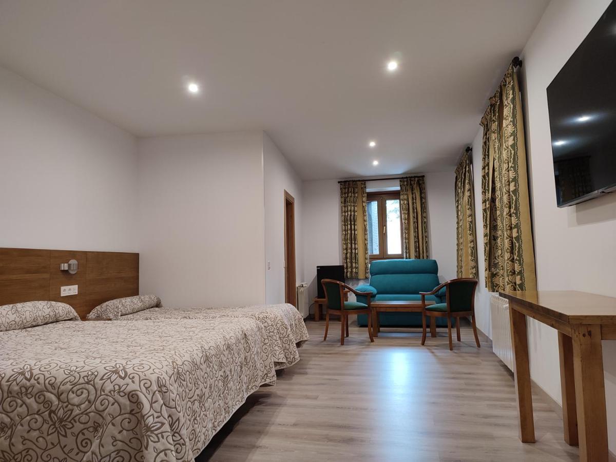 Hostal Aribel Longinos سيرسيديلا المظهر الخارجي الصورة