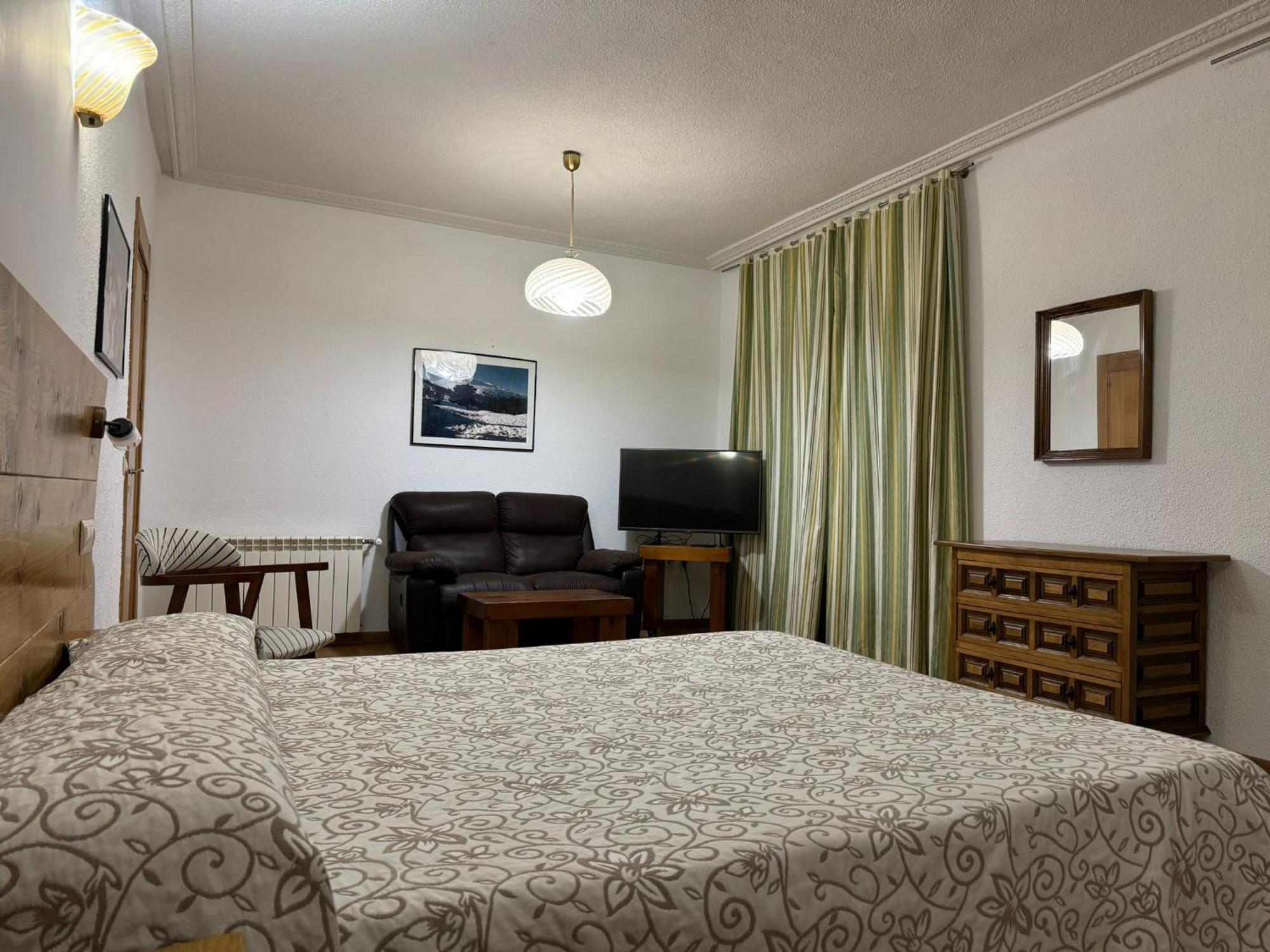 Hostal Aribel Longinos سيرسيديلا المظهر الخارجي الصورة