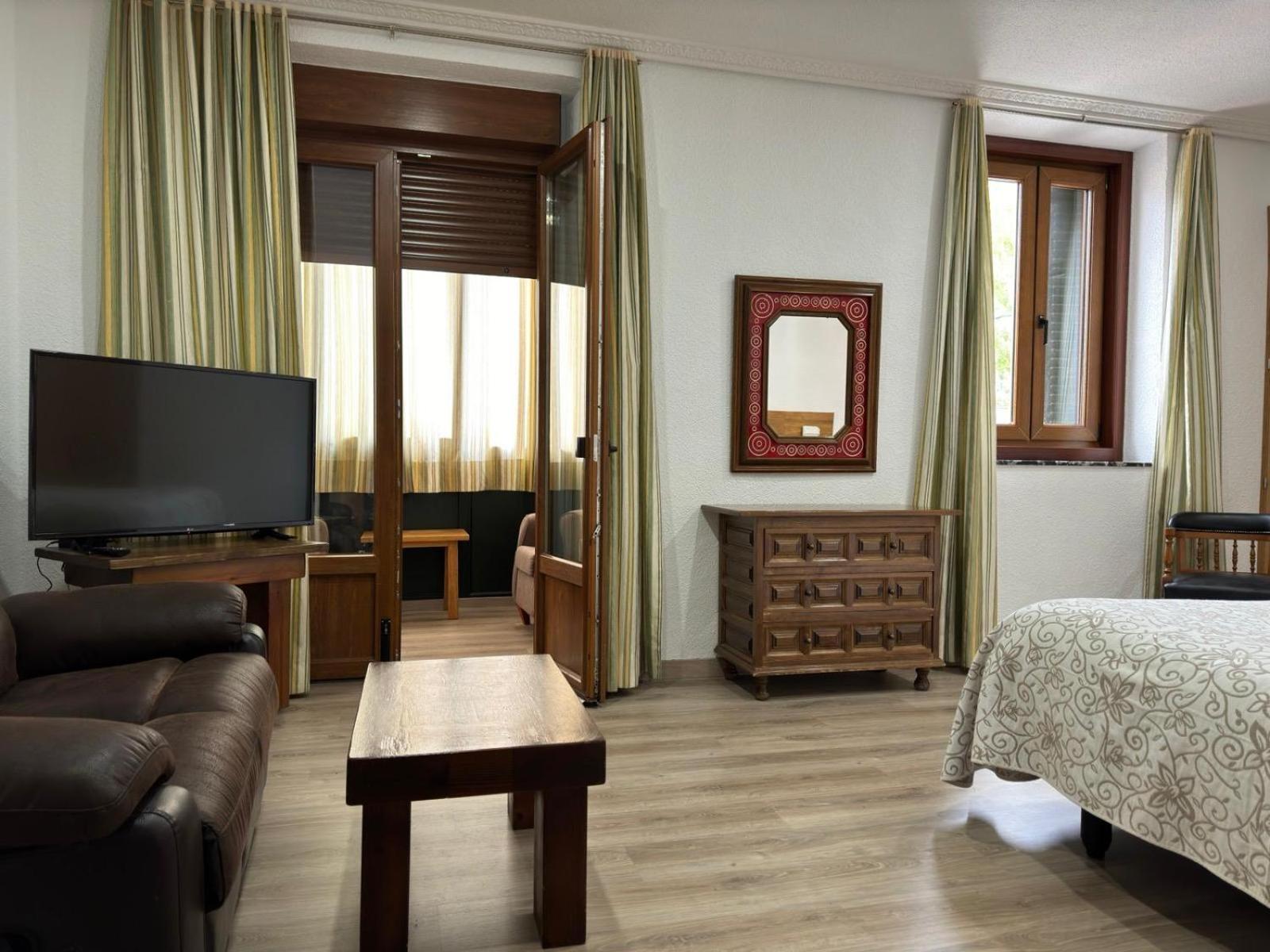 Hostal Aribel Longinos سيرسيديلا المظهر الخارجي الصورة