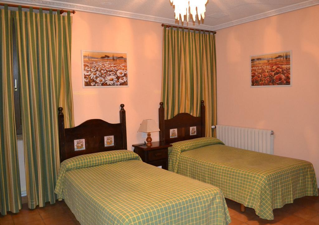 Hostal Aribel Longinos سيرسيديلا المظهر الخارجي الصورة